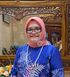 Prof. Dr. Ir. Roslina, M.I.T.